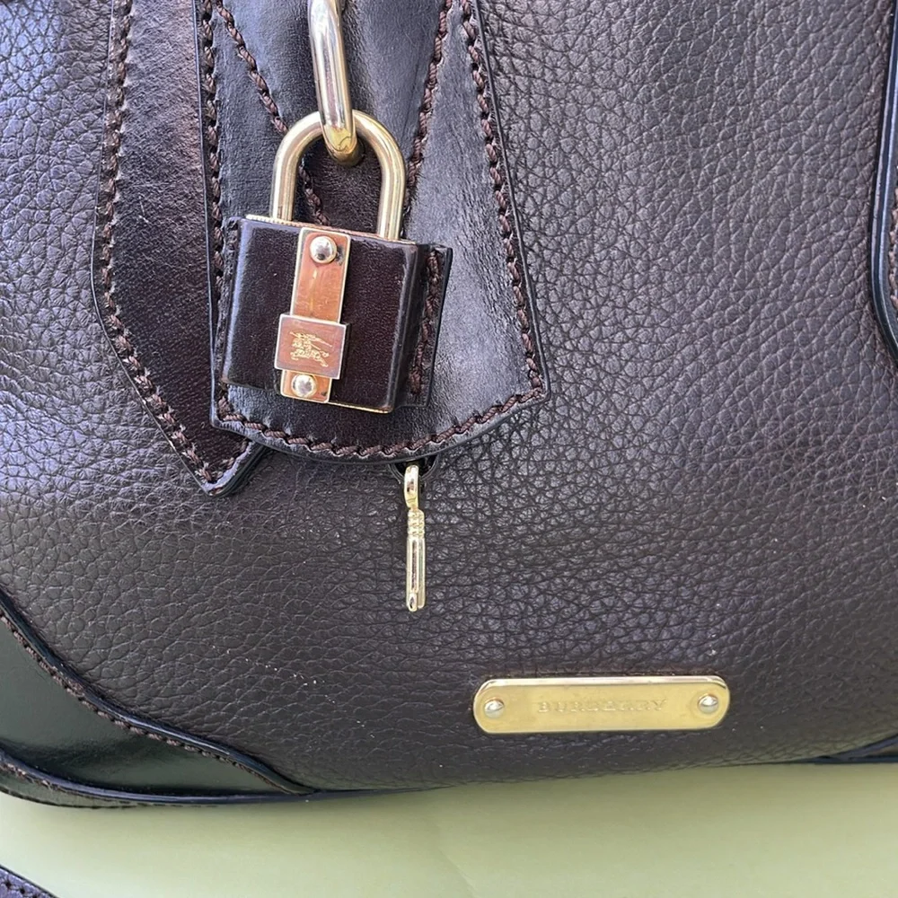 Vintage dark brown/gold Burberry calfskin leather boiling bag with lock and key